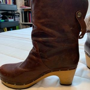 UGG Lynnea II Chestnut Urban Boho Boots (clogs)